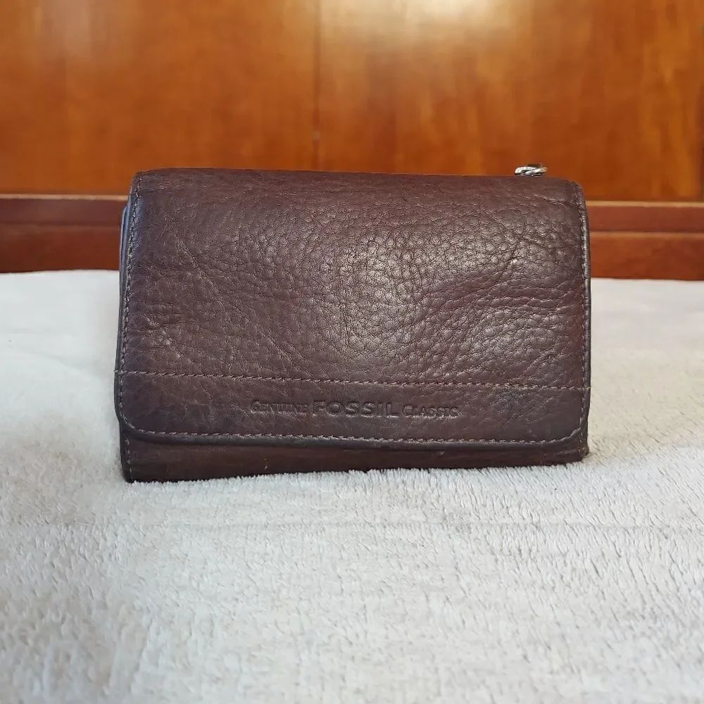 Genuine Fossil Classic Brown Pebbled Leather Wallet